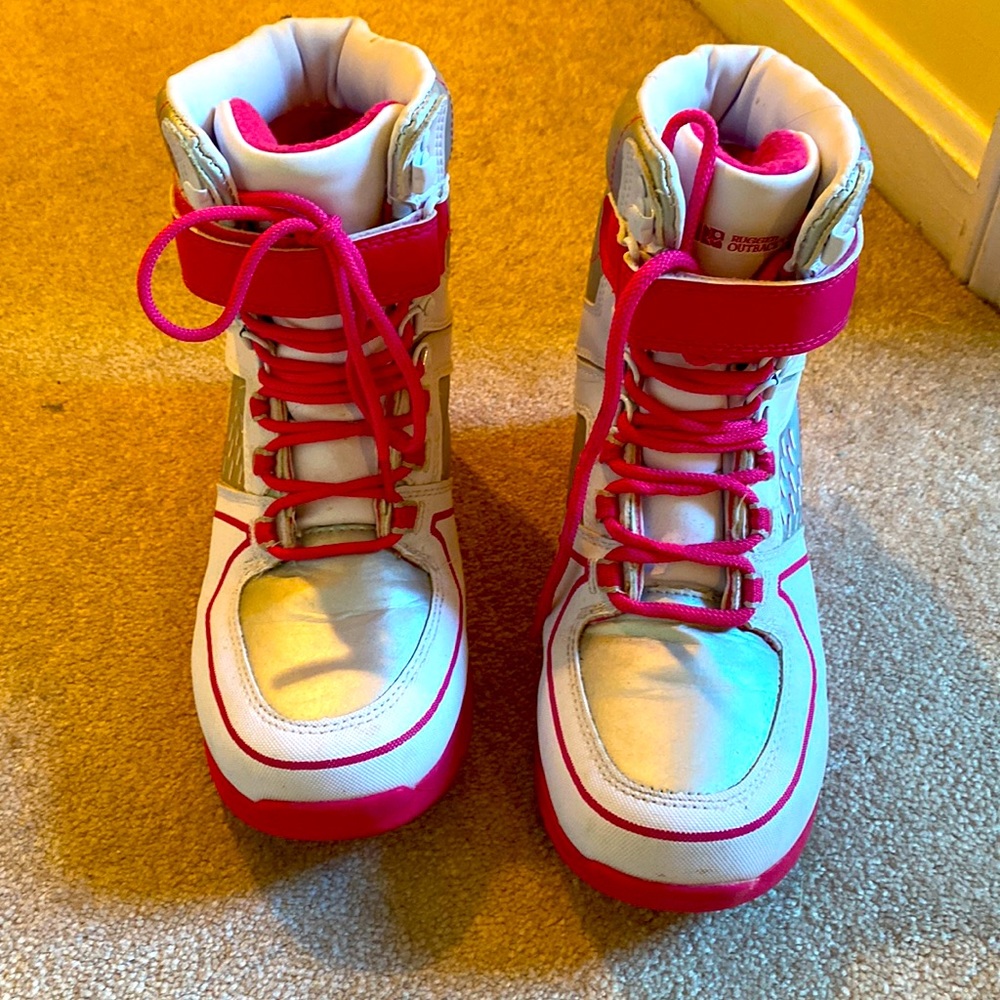 Rugged Outback snow boots ❄️